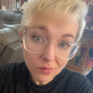 Meet your Posher, Avery